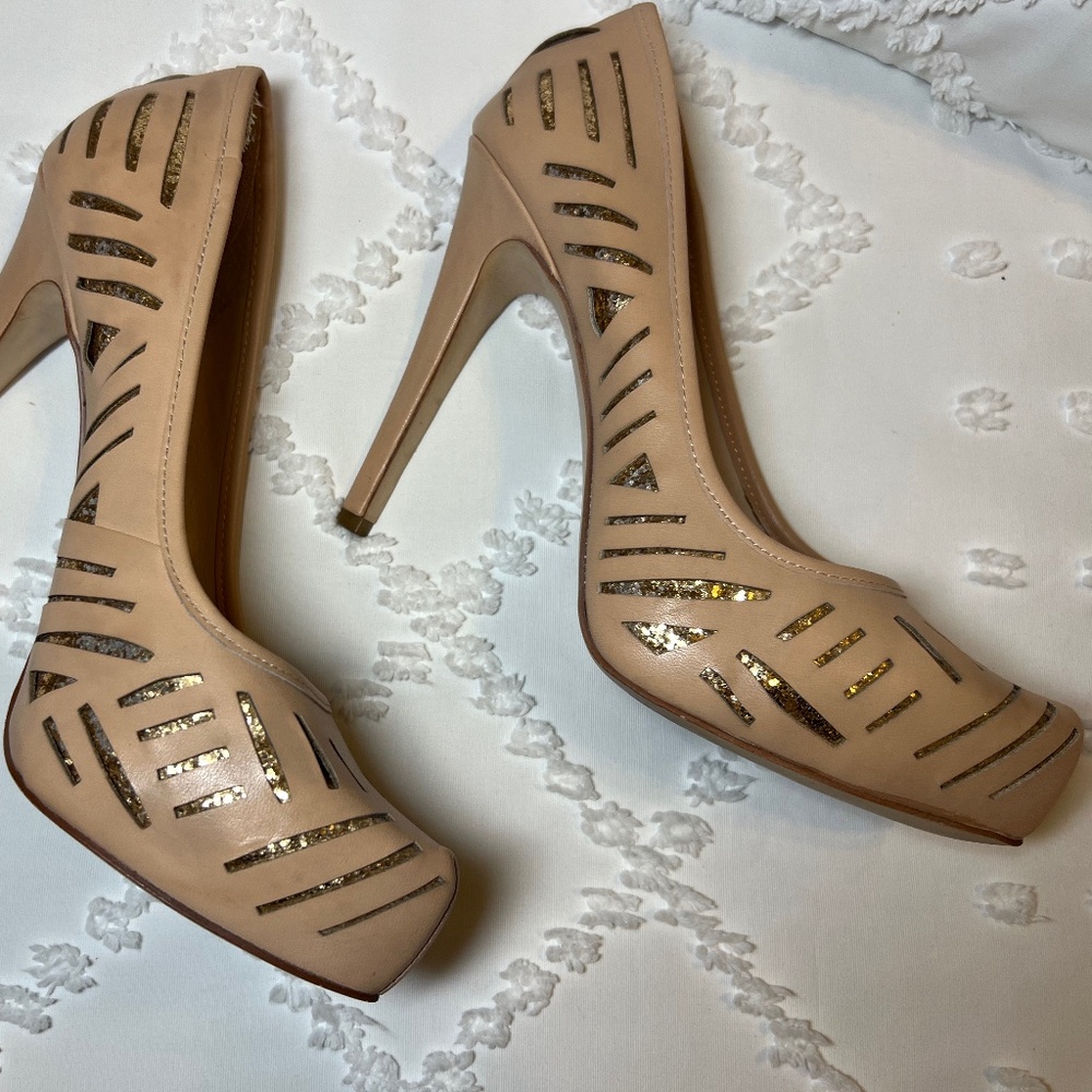 Y2K BCBGeneration Prague Nude Blush Laser Cut Cage Gold Stilettos SIZE 7.5 - Picture 4 of 11